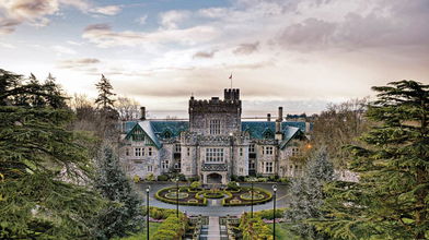 Image for Top 10 Most Beautiful Universities in Canada 🇨🇦